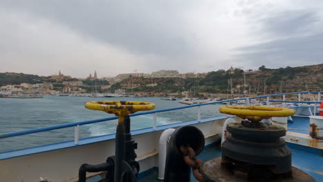 Blick-Von-Der-Fähre,-Die-Malta-Zur-Insel-Gozo-Verlässt