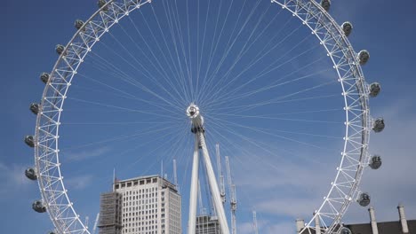 4K-London-Eye-Orbit-Shot-Boat-Tour-Urban-City