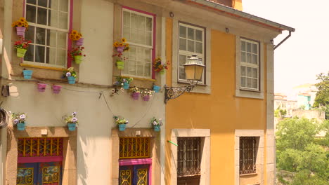 Flower-Pots-Hanging-On-The-Window-Of-Historic-Buildings-In-Porto,-Portugal