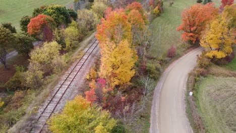 Wunderschöne-Herbstfarbene-Landschaft-In-Caledon,-Ontario