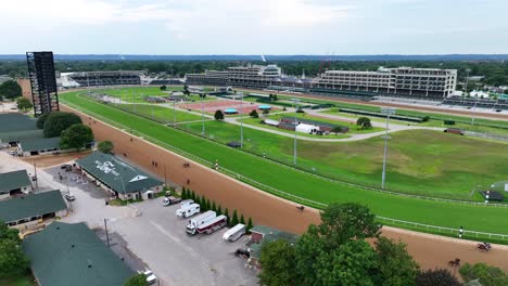 Pista-De-Carreras-Del-Derby-De-Kentucky-En-Churchill-Downs-En-Kentucky