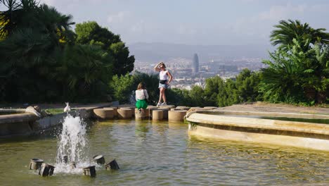 Fuente-En-El-Jardín-De-Montjuic-En-Barcelona,-España