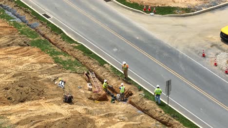 Blue-collar-workers-on-construction-site