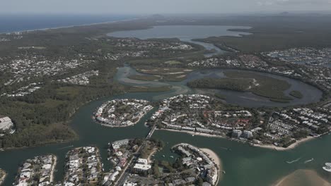 Flyover-coastal-town-of-Noosa-Heads-river-estuary-in-Queensland,-AUS