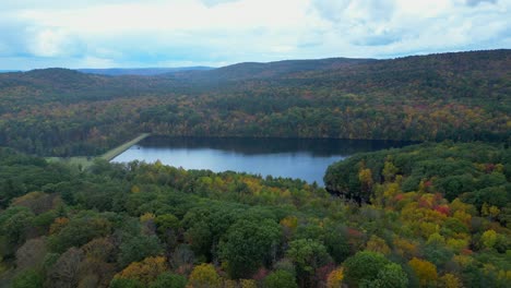 Drone-flight-in-the-rain-over-forests-in-colorful-fall-foliage-and-a-lake-in-Western-Massachusetts