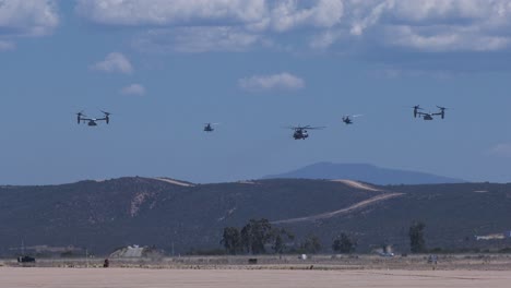 Aviones-Militares-Vuelan-En-Formación