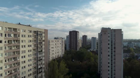 Marymont-Ruda-Urbanización-Apartamentos,-Bloque-De-Pisos-Del-Comunismo-En-Polonia
