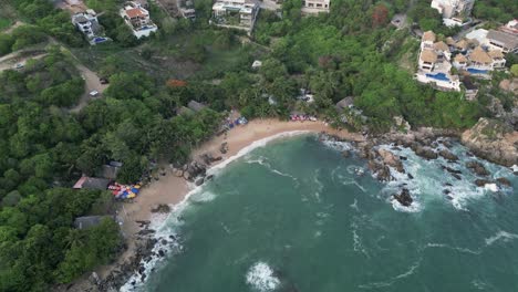 Aerial-drone-footage-capturing-Manzanillo-Beach-in-Puerto-Escondido,-Oaxaca,-Mexico