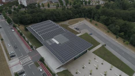 Solar-Panels-in-Modern-House-Roof