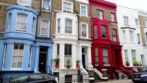 Casas-Con-Colores-Vibrantes-E-Impresionantes-Fachadas-En-Portobello-Road-Ubicadas-En-El-Barrio-De-Notting-Hill