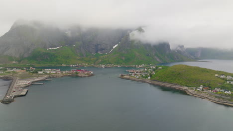 Fishing-Village-Of-Reine-On-The-Island-of-Moskenesøya,-Lofoten-Archipelago,-Norway