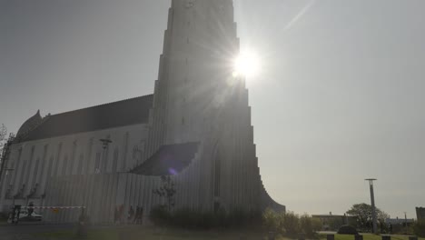 Located-in-the-center-of-Reykjavik,-Hallgrímskirkja-Church-is-one-of-the-city's-best-known-landmarks