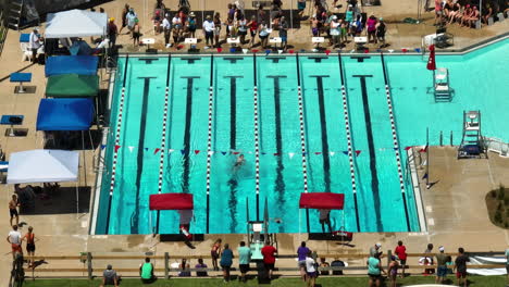 Siloam-Springs-Family-Aquatic-Center-Swimming-Race-Pool-Während-Des-Treffens-In-Arkansas,-USA