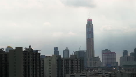 Una-Vista-De-La-Ciudad-Y-De-La-Famosa-Torre-Baiyoke,-El-Hotel-Más-Alto-De-Bangkok,-Tailandia.