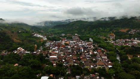 Aerial-view-over-the-San-Rafael-village,-cloudy-day-in-Antioquia,-Colombia
