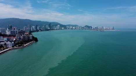Wallpaper-like-view-of-the-city-of-Penang-and-it’s-beautiful-bay,-aerial