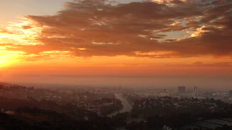 Ein-Zeitraffer-Des-Sonnenuntergangs-über-Der-Stadt-Los-Angeles