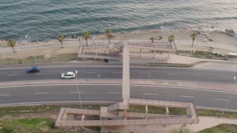 Málaga,-Spanien:-Fußgängerüberführungsbrücke-In-Der-Nähe-Der-Mittelmeerküste
