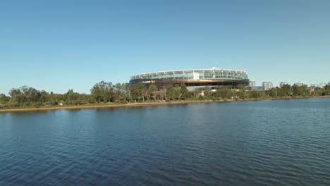 Toma-Aérea-De-Seguimiento-Del-Estadio-Optus-En-Perth,-Washington.