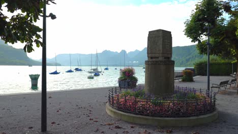 Seepromenade-of-Saint-Gilgen-Spa-Town-with-View-to-Lake-Wolfgang-and-Yachts-Floating-in-Lake