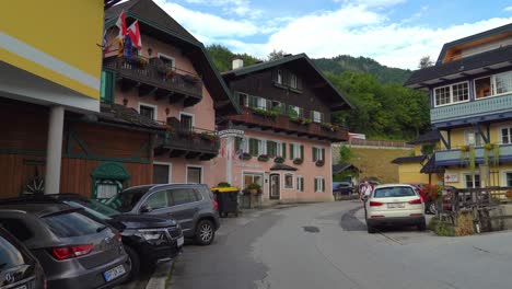 Casas-Coloridas-De-La-Ciudad-Balneario-De-Saint-Gilgen.