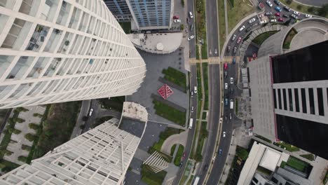 Luftaufnahme-Von-Mexiko-Stadt-Mit-Modernen-Wolkenkratzern,-Straßen-Und-Städtischem-Platz