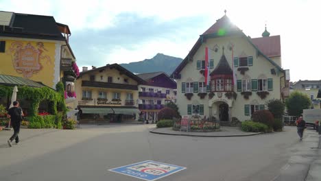 Zentraler-Platz-Der-Kurstadt-Saint-Gilgen