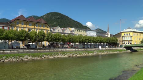 El-Río-Traun-Atraviesa-La-Ciudad-Balneario-De-Bad-Ischl.