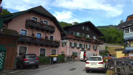 Casas-De-Color-Rosa-De-La-Ciudad-Balneario-De-Saint-Gilgen.