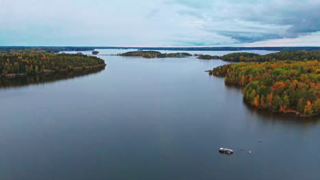 Autumn-lake-view-in-Valkeakoski,-Finland