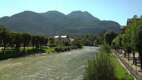 Río-Traun-Cerca-De-La-Ciudad-Balneario-Bad-Ischl