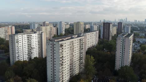 Marymont-Ruda-Wohnsiedlung-Wohnungen,-Wohnblock-Des-Kommunismus