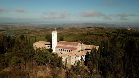 Vista-Por-Drones-Del-Monasterio-De-Ardenica-En-Albania,-Europa