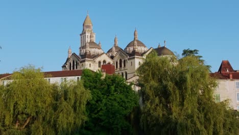 Saint-Front-Cathedral-in-Périgueux-at-sunrise-and-city-tour,-Dordogne,-Nouvelle-Aquitaine