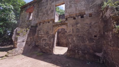 Toma-FPV-De-Las-Ruinas-De-Ingenius-Engombe-O-La-Antigua-Fábrica-De-Azúcar-En-República-Dominicana.