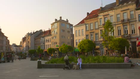 Magnificent-Fernand-Cocq-square-at-dusk-in-Brussels,-Belgium