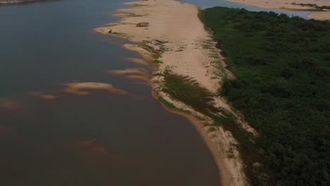 Fluss-In-Schwerer-Dürre,-Austrocknung-Von-Flüssen-In-Der-Dürre-Brasilien-Amazonas