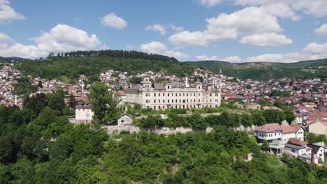 Jajce-Kasarna,-Sarajevo,-Bosnia:-historic-building-amidst-lush-hills---Aerial
