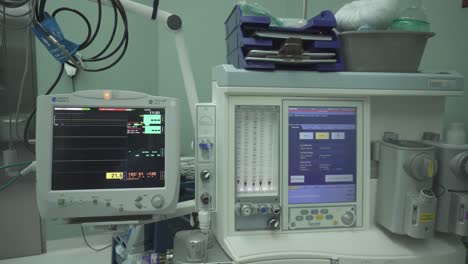 Modern-mechanical-ventilation-anaesthesia-machine-inside-operating-room