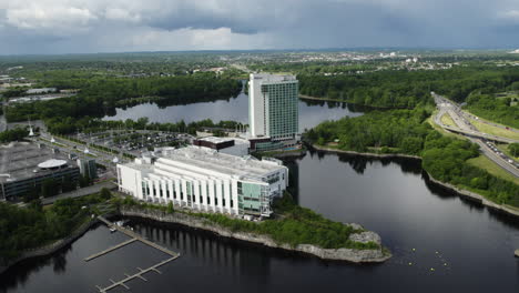 Aerial-view-approaching-the-Hotel-Casino-du-Lac-Leamy,-in-sunny-Gatineau,-Canada