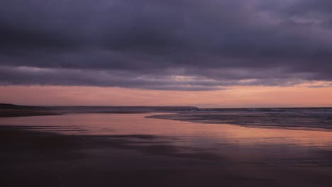 Colorful-sunset-on-the-beach-timelapse