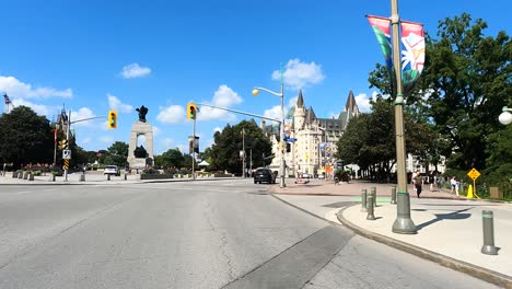 Château-Laurier,-Ottawa-street-view-with-traffic-lights