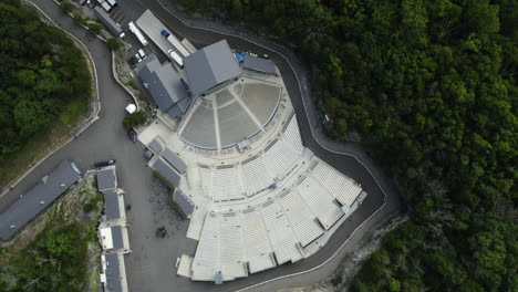 Aerial-view-rotating-above-the-FirstBank-Amphitheater,-in-sunny-Tennessee,-USA