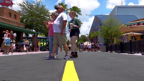 Families-walking-and-enjoying-scenery-in-Six-Flags-Magic-Mountain