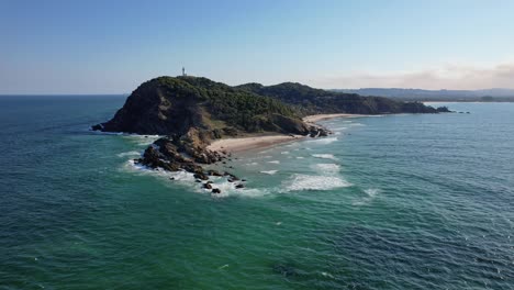 Malerische-Meereslandschaft-Am-Little-Wategos-Beach-In-New-South-Wales,-Australien-–-Drohnenaufnahme-Aus-Der-Luft