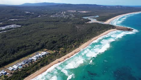 Sapphire-Beach-And-Green-Bluff-Headland-In-New-South-Wales,-Australia---aerial-panoramic