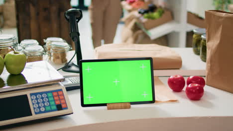 Greenscreen-on-device-at-cash-register