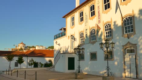 Gebäude-Des-Atkinson-Museums-An-Einem-Sonnigen-Tag-In-Vila-Nova-De-Gaia,-Portugal