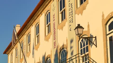 Sunlit-Exterior-Of-Atkinson-Museum-In-Vila-Nova-de-Gaia,-Portugal