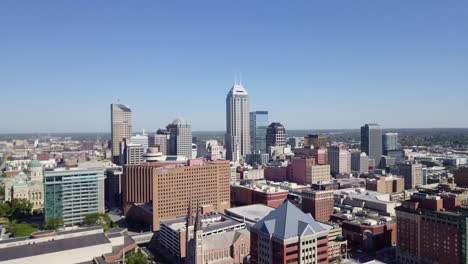 Aerial-establishing-shot-of-the-skyline-in-downtown-Indianapolis-during-summer